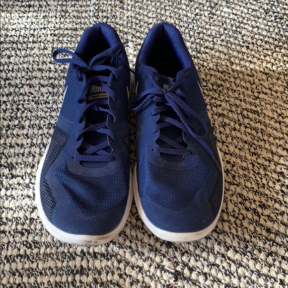 Like new Nike’s size 12 - Picture 3 of 5